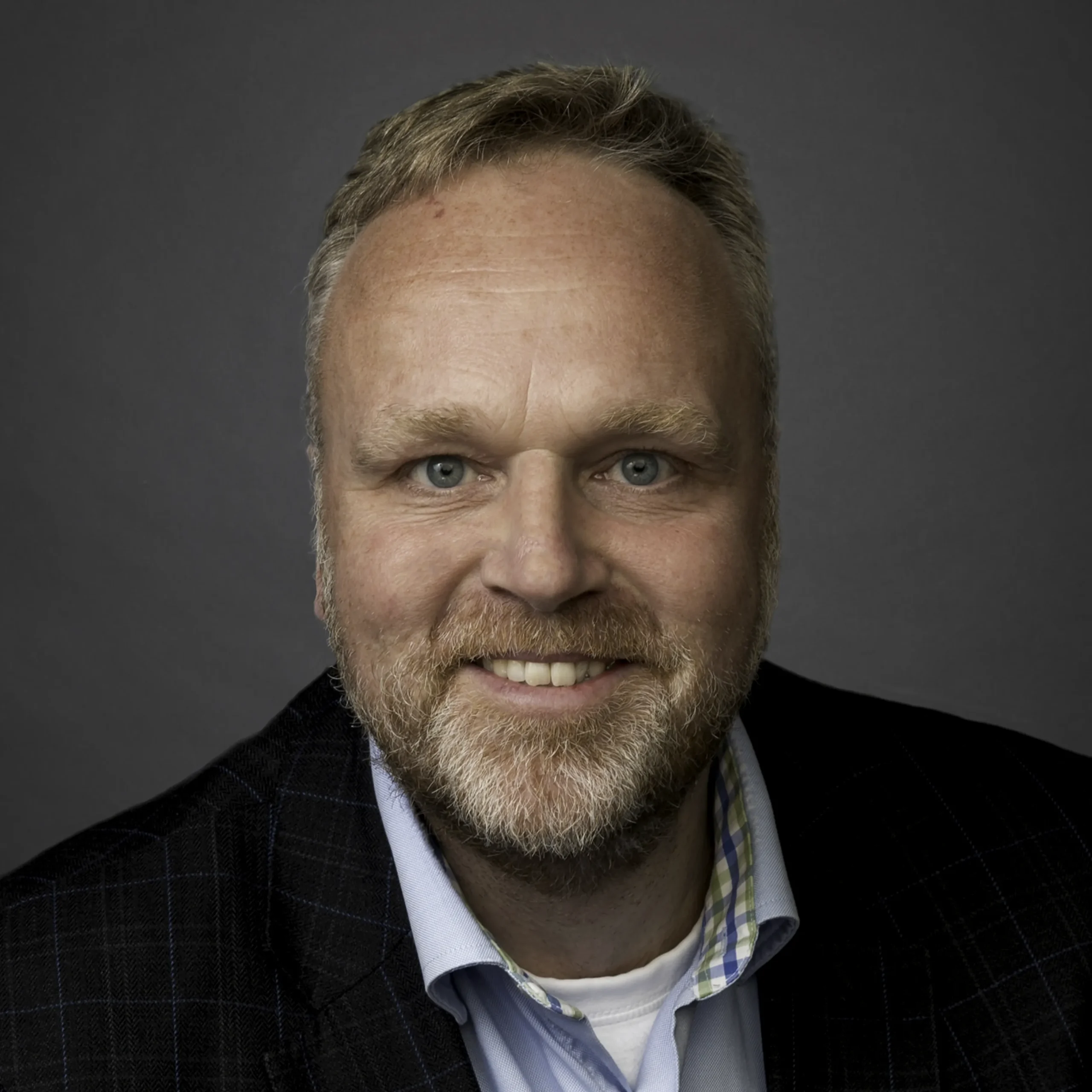 Samuel Persson - business development specialist